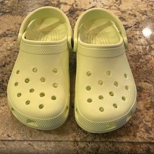 Crocs Classic Clog Women’s size 7 - green